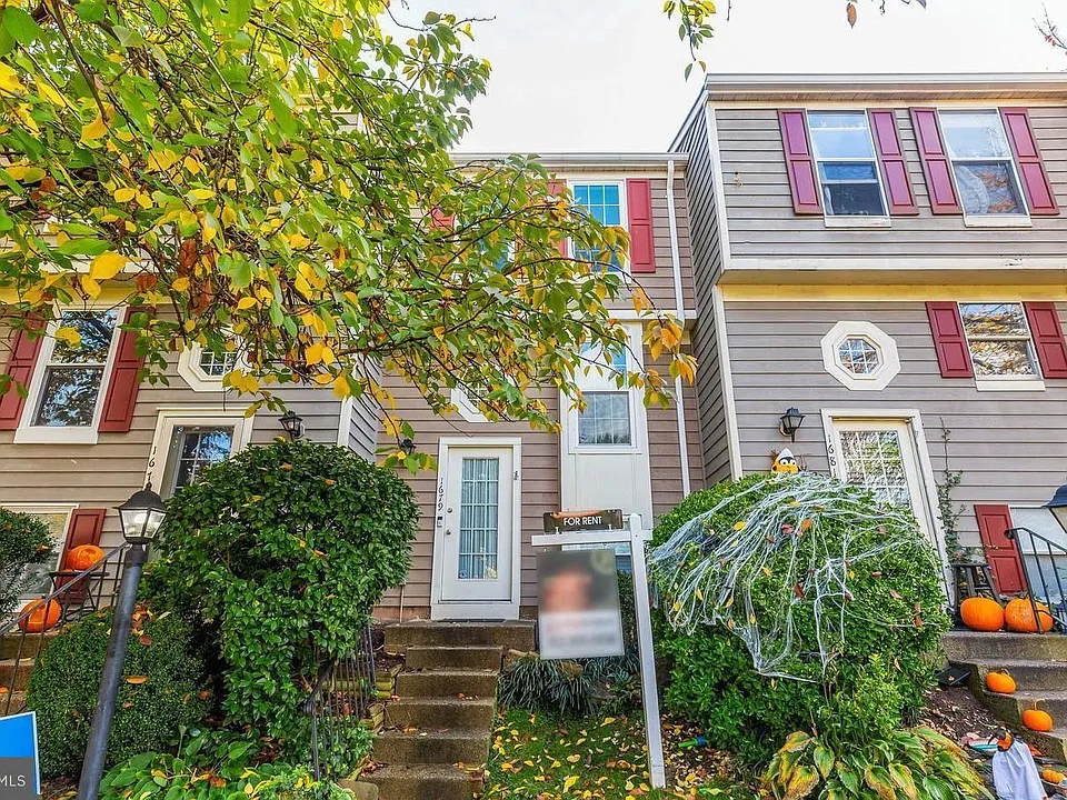 1679 Fieldthorn Dr