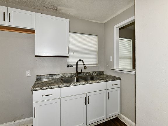 5th image of 3627 Salem St
