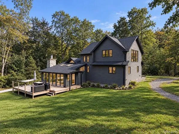 20 Ivy Rock Lane, New Windsor, NY 12553