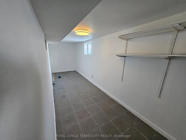 557 Lawrence Ave W — Photo 8