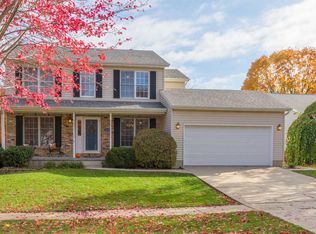 1213 Chatham Ln, Bloomington, IL