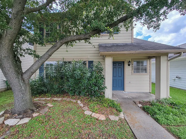 9607 Farrell Dr — Photo 3