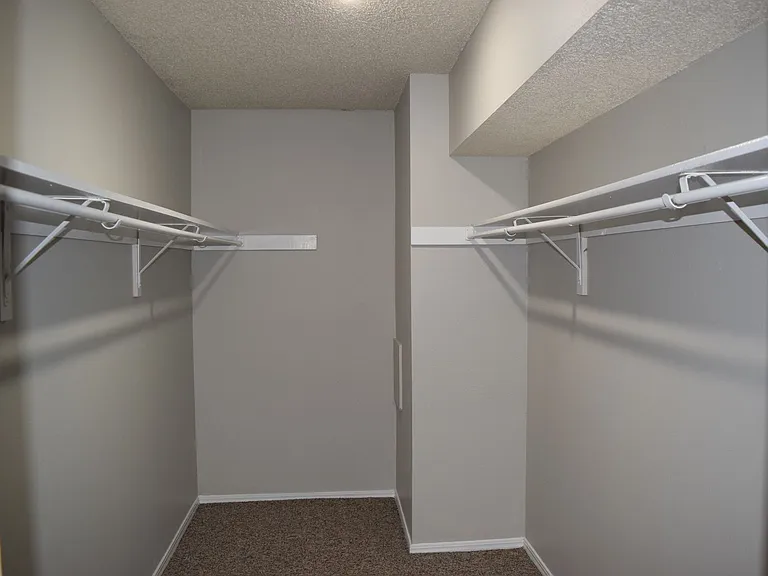 121 Perth Ct — Photo 14