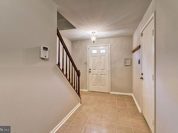 5th image of 206 Rolling Hill Ct