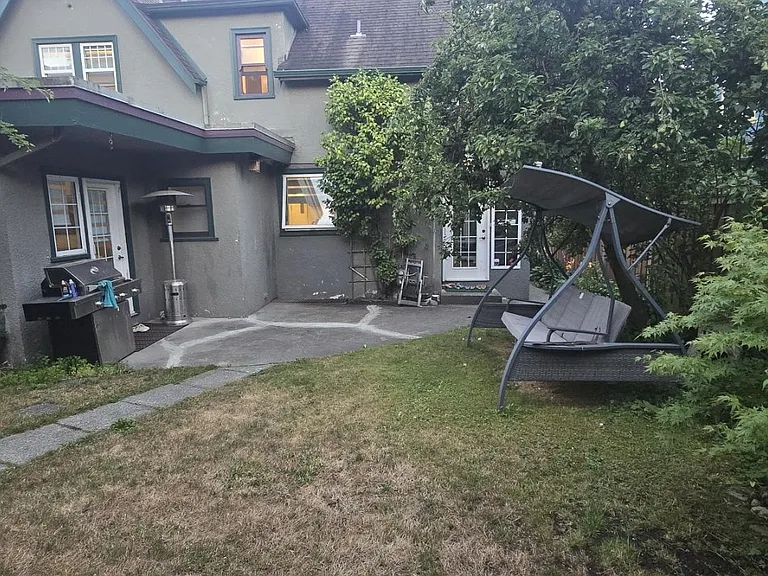 407 Saint George St — Photo 33