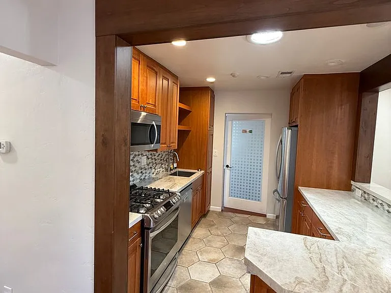 334 Roanoke Rd — Photo 23