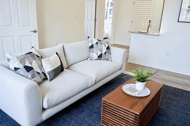 Clark Apartments — Photo 6