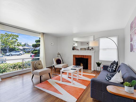 4th image of 1104 Clovelly Ln