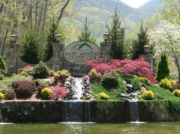 151 Country Club Dr #Townhouse, Whittier, NC 28789