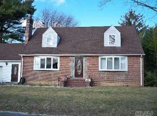 11 Liberty Ave, North Babylon, NY 11703