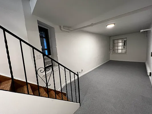 Rented by Salon Realty Corp | media 5