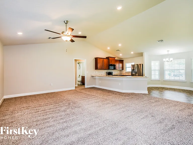 602 Bradley Way — Photo 3