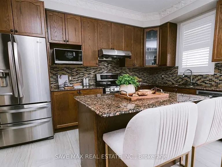 162 Ted Miller Cres — Photo 4