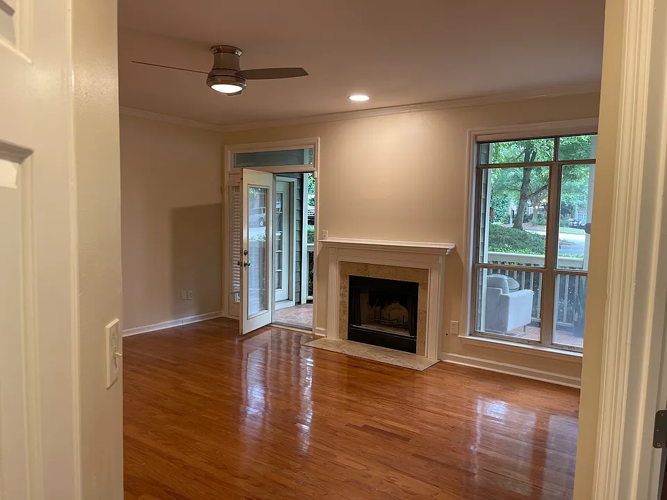 819 McGill Park Ave NE #819
