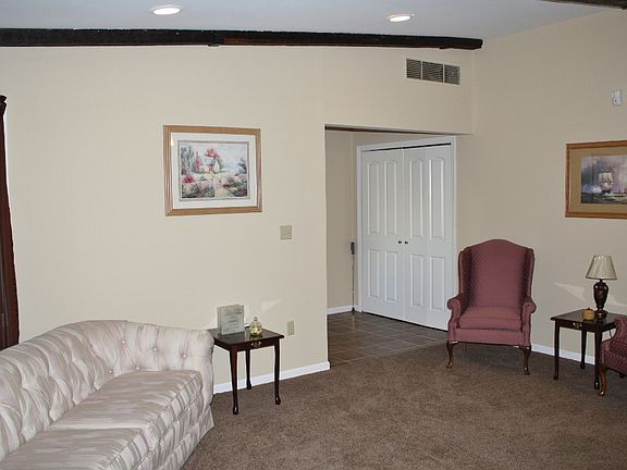 3rd image of 889 Grays Ln