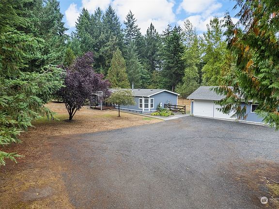 4th image of 33223 82nd Avenue S