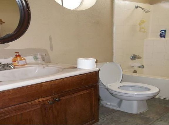 4th image of 15608 Citron Ave