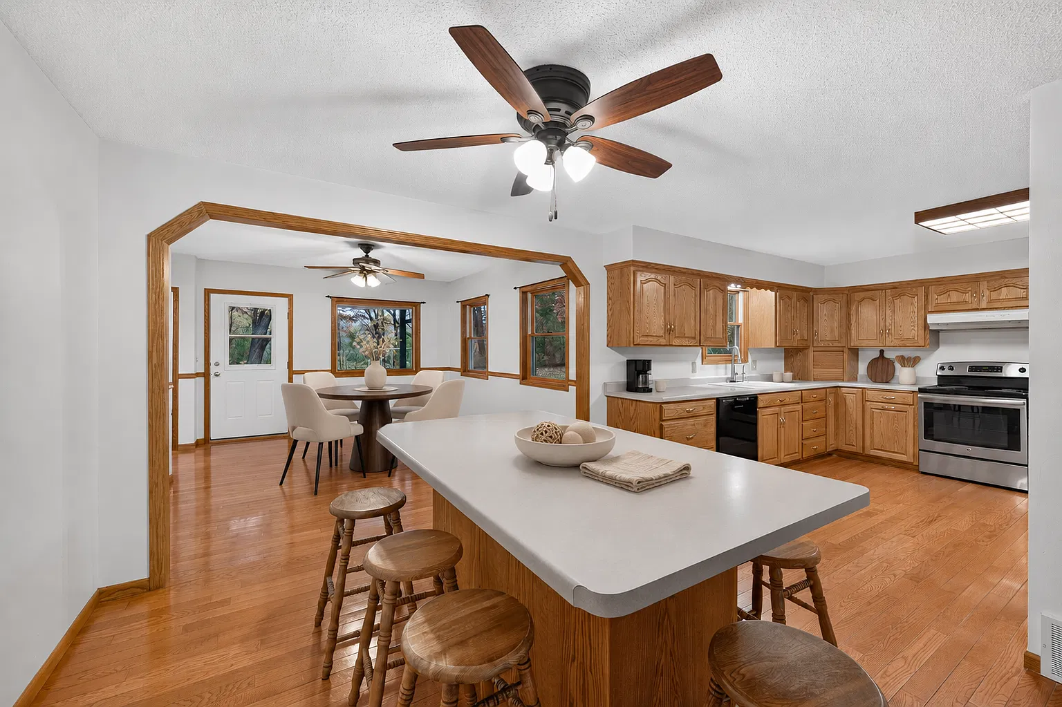 3 bed, 2360 sqft, $2,950 — Photo 1