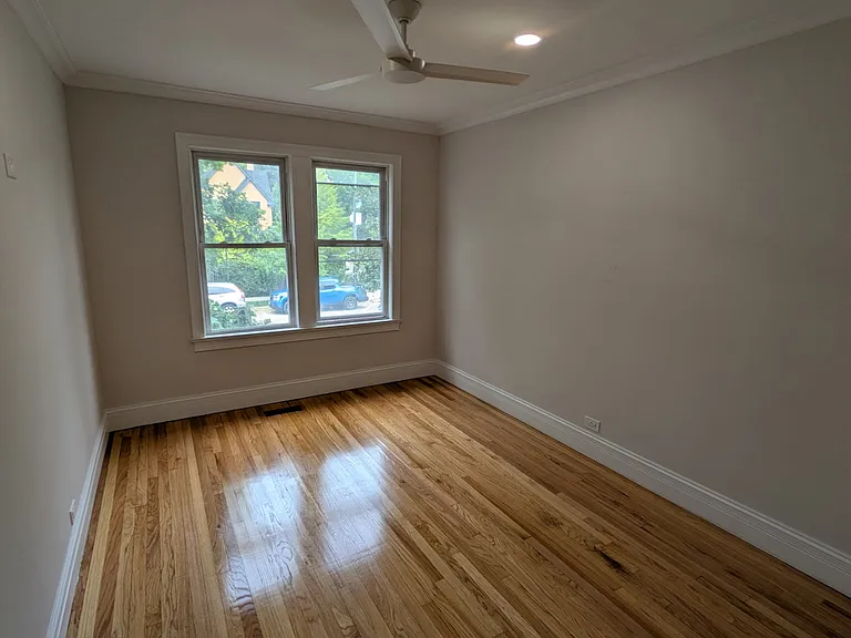 2337 W Roscoe St #1 — Photo 8