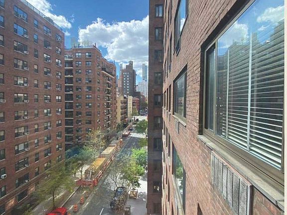 3rd image of 425 E 63rd St APT E7g