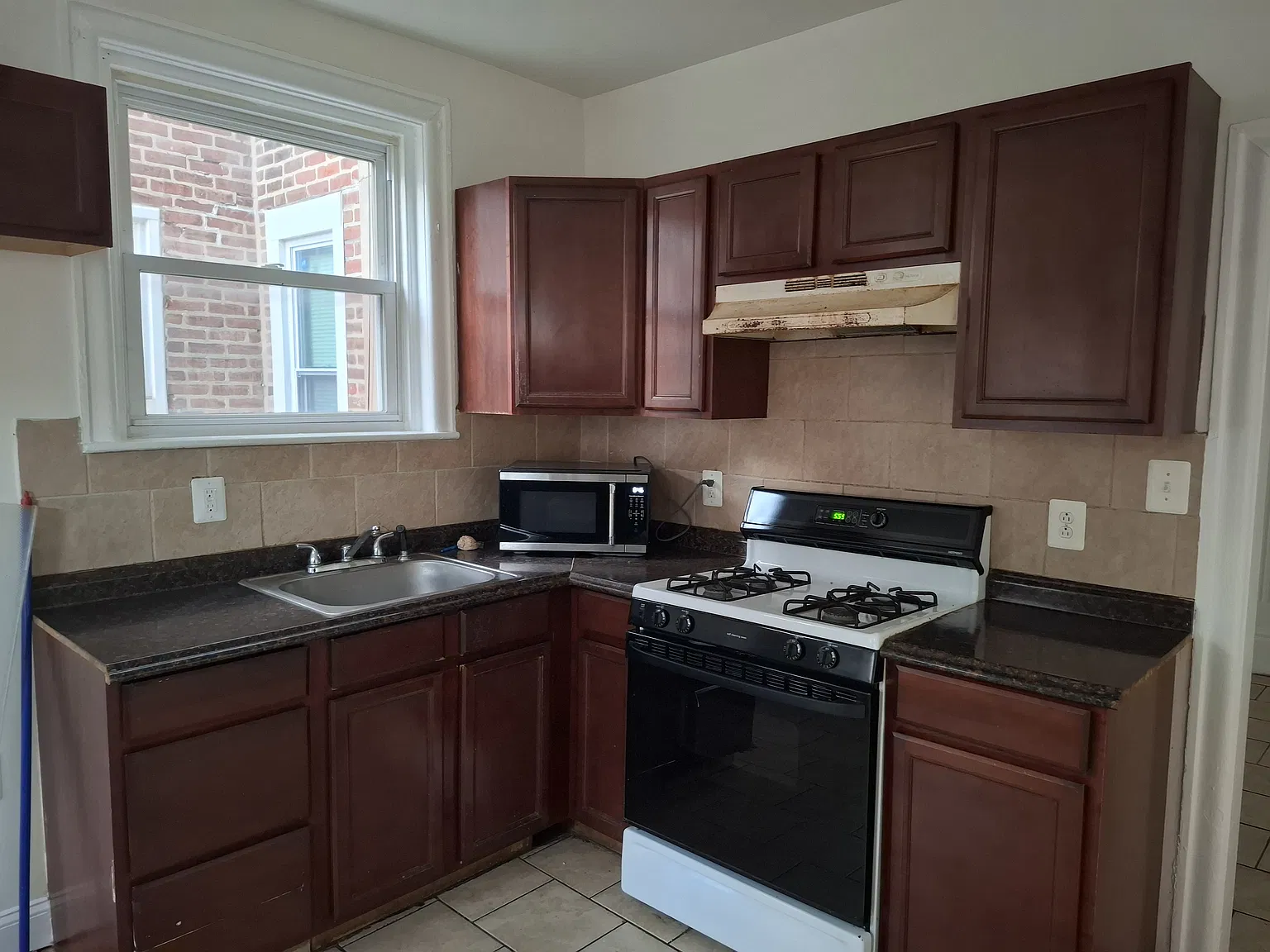 1826 Sulis St — Photo 2