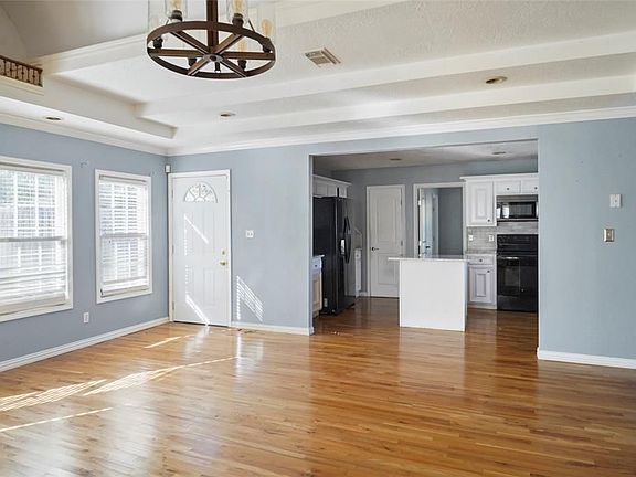 4th image of 7511 Buena Vista St