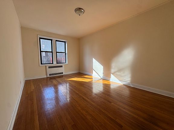 4th image of 4915 Skillman Ave APT 2L