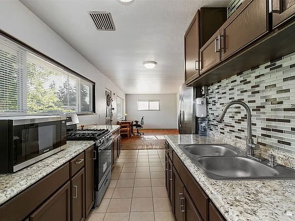 4th image of 1326 Ivy Rd