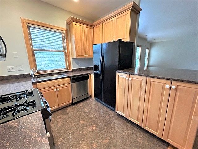 Granite Fully equip Kitchen