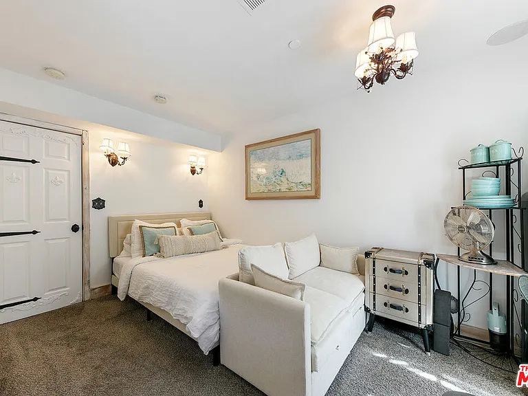 2851 Seabreeze Dr — Photo 33