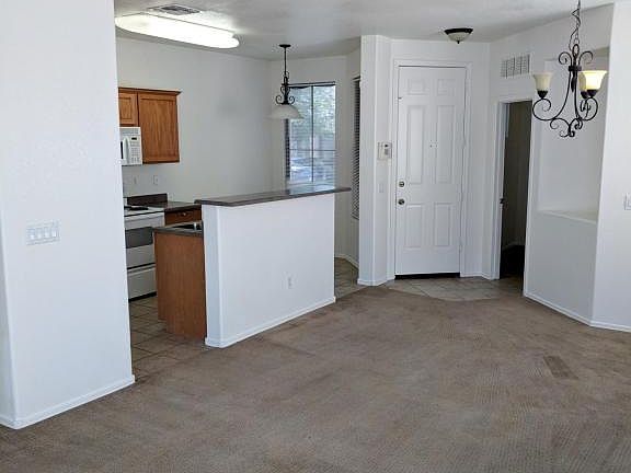 4th image of 1305 S Roseann
