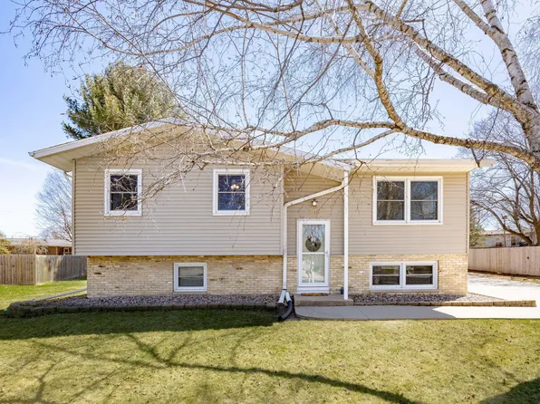 208 Midvale Dr, Marshall, WI 53559