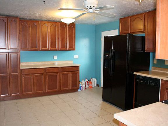 7663 S 2450 W - 02 Kitchen_01192015