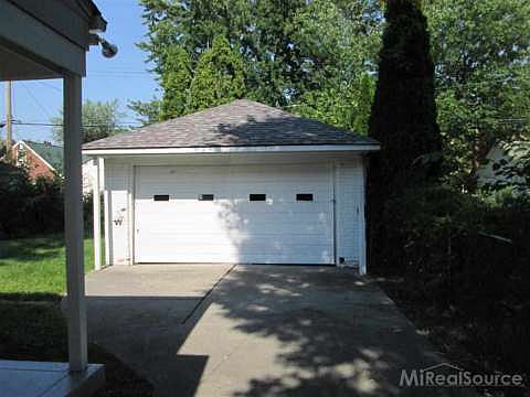 3rd image of 4408 Bishop St
