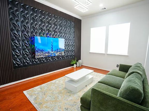 5th image of 5625 Dolores St #5625B