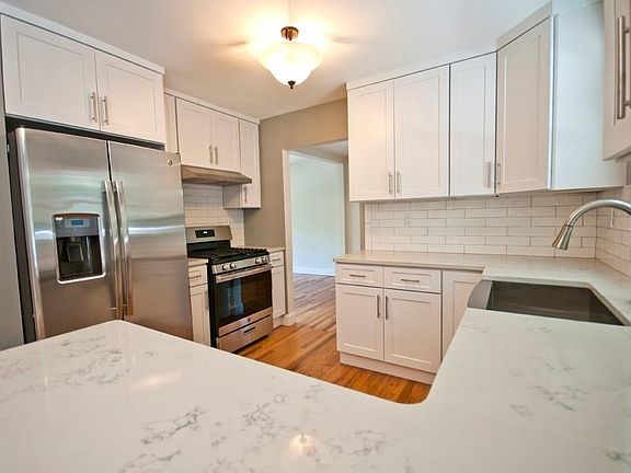 3rd image of 42 James St