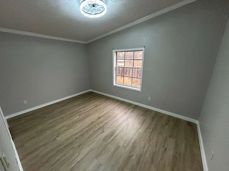 2595 Bryant St — Photo 4
