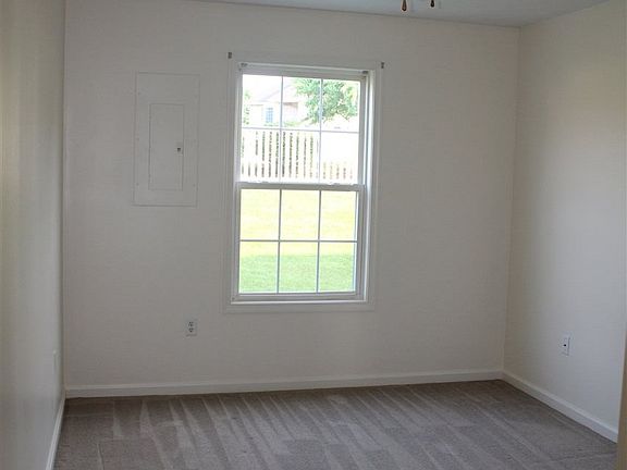 3rd image of 1182 Hisey Ave