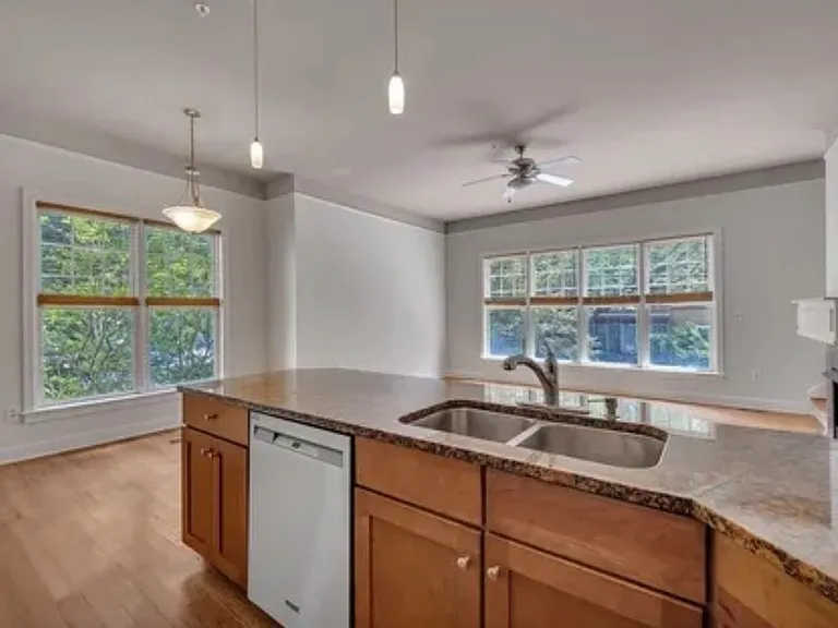 1390 Dutch Valley Pl NE — Photo 13