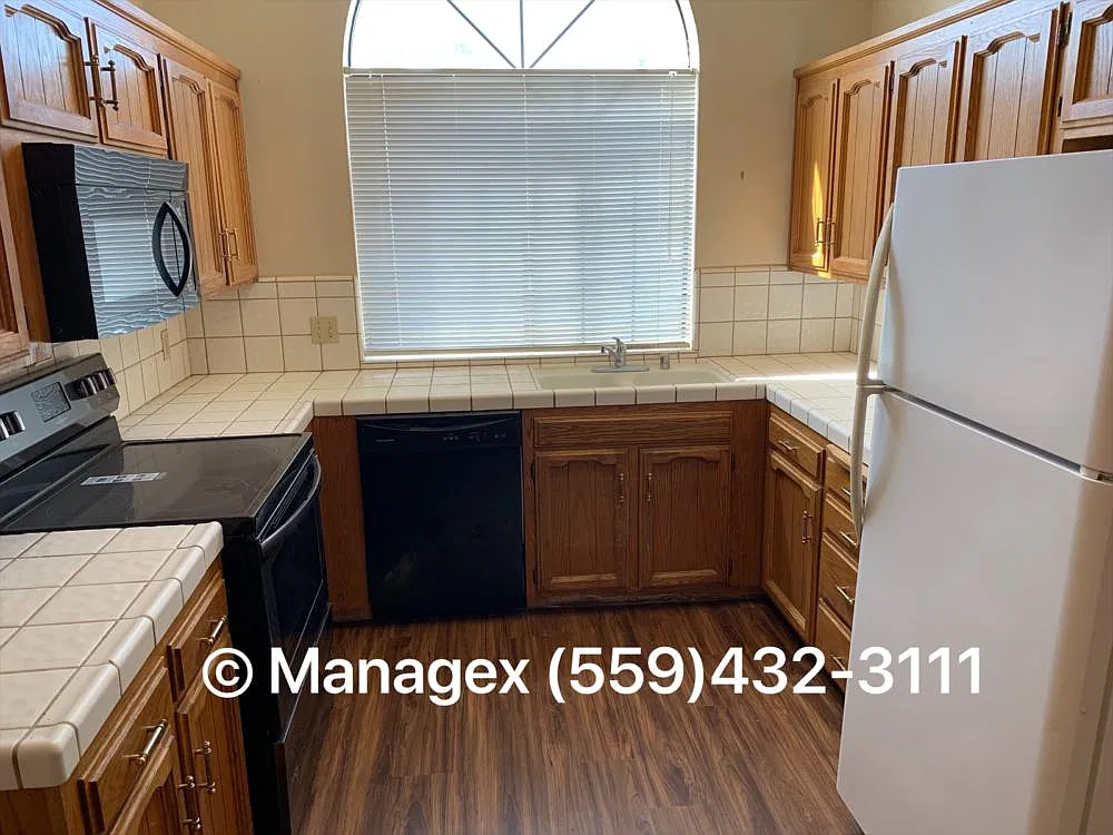 2 bed, 1185 sqft, $1,725 — Photo 3