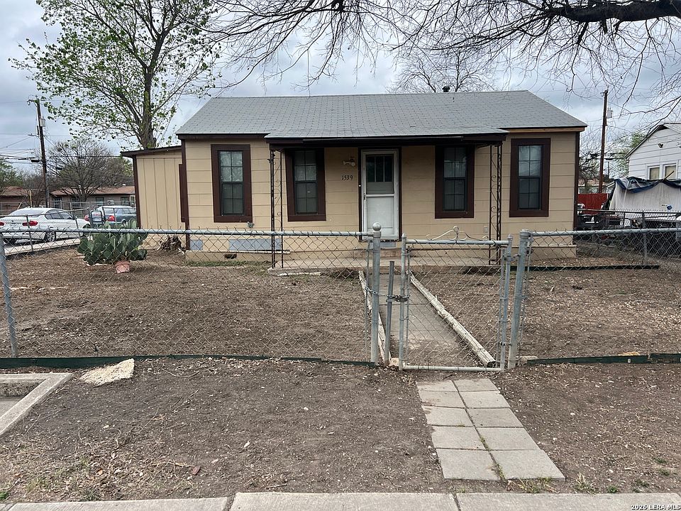 1st image of 1539 W mariposa