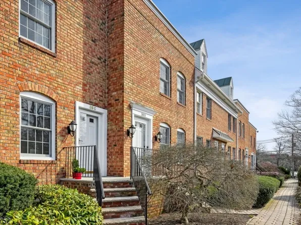42 Elm St Unit 38D #38D, Summit City, NJ 07901