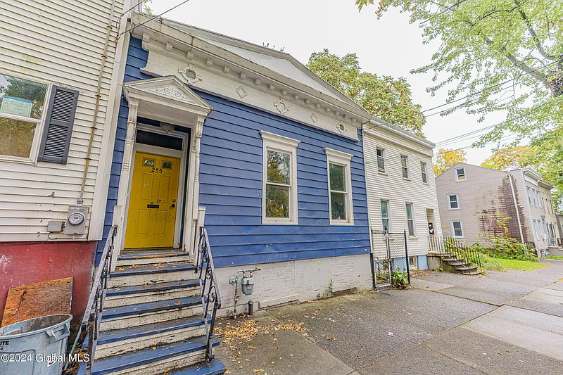 3rd image of 255 2nd Street