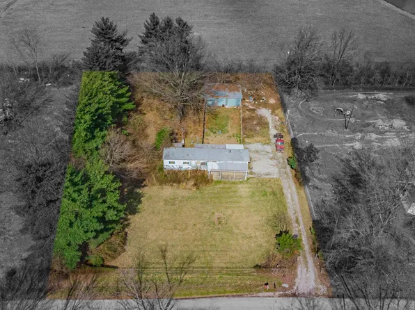 5344 Lee Acres Dr, Boonville, IN 47601