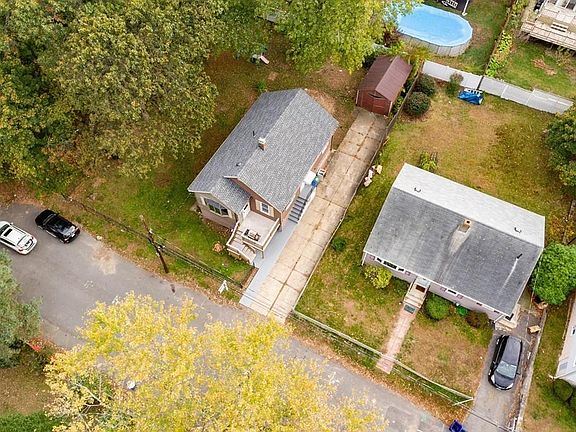 2nd image of 37 Harbor Villa Ave