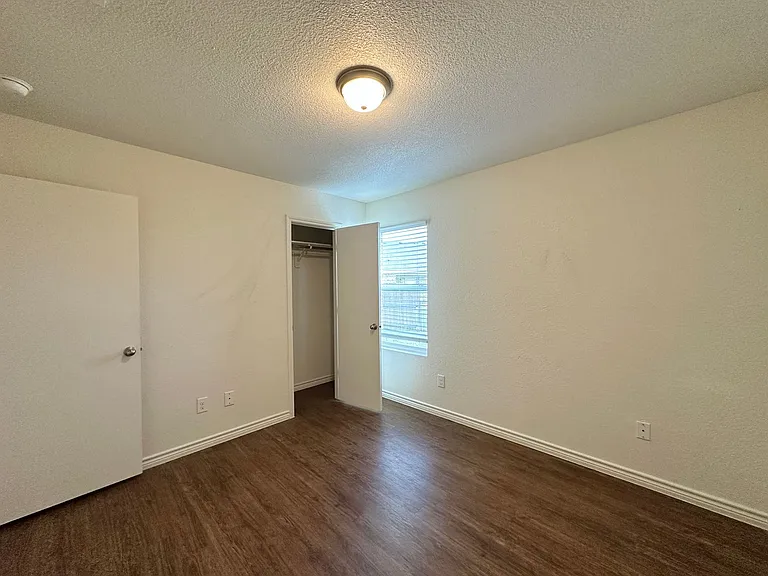 901 Lasso Dr — Photo 45