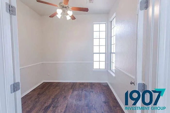501 Madeline Ln — Photo 7
