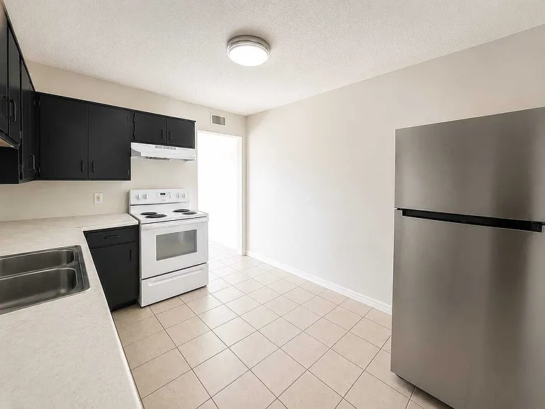 1811 Perkins Ave — Photo 5