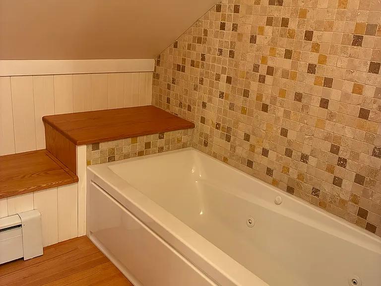 Whirlpool tub