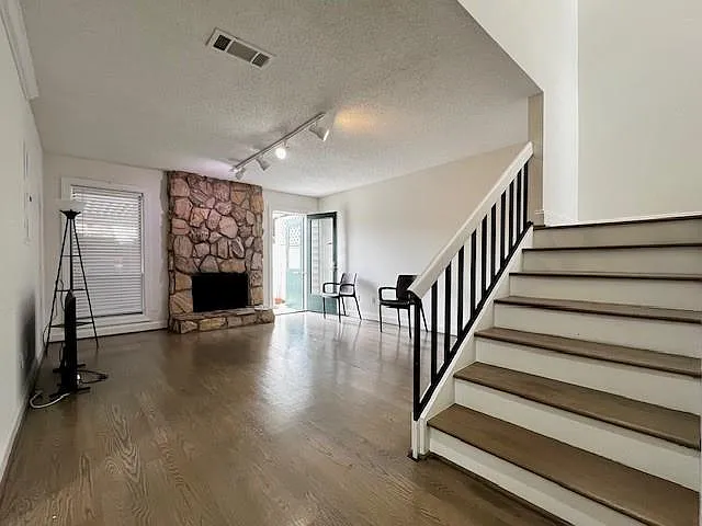 4 bed, 3.0 bath, 1780 sqft, $2,495 — Photo 3